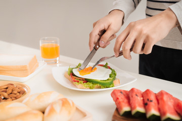 A man having breakfast with knife and fork