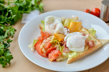 fried egg with bacon and salad
