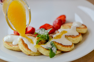 pancakes with cream and fruits