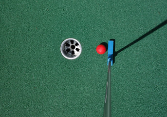 Putting the ball on a mini golf course