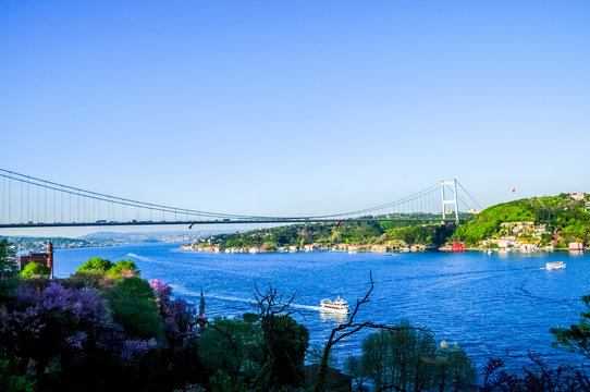 Bosphorus Bridge, İstanbul, Turkey.