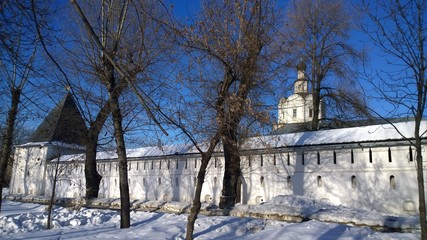 Fototapeta na wymiar Old orthodox monasteries in Moscow Russia