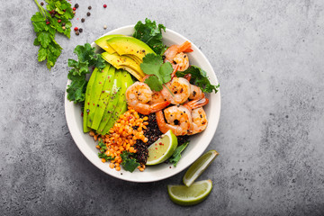 Salad with shrimps and avocado