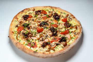 pizza with ham and tomato on plate