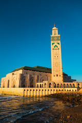 Fototapeta premium scenic view of Hassan ii mosque in front of the sea - Casablanca, Morocco