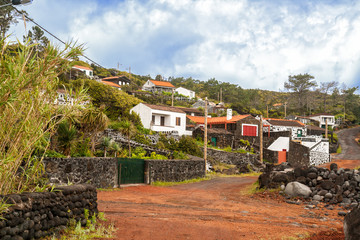 Fototapeta na wymiar Village on Pico Island