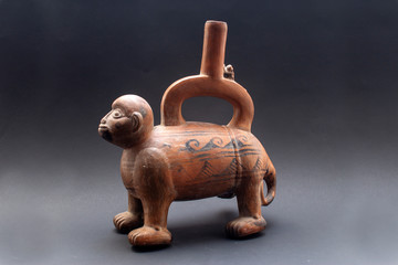Pre-columbian animal-shaped ceramic called 