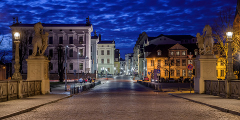 Paorama Schwerin Schlossstrasse am Abend entzerrt