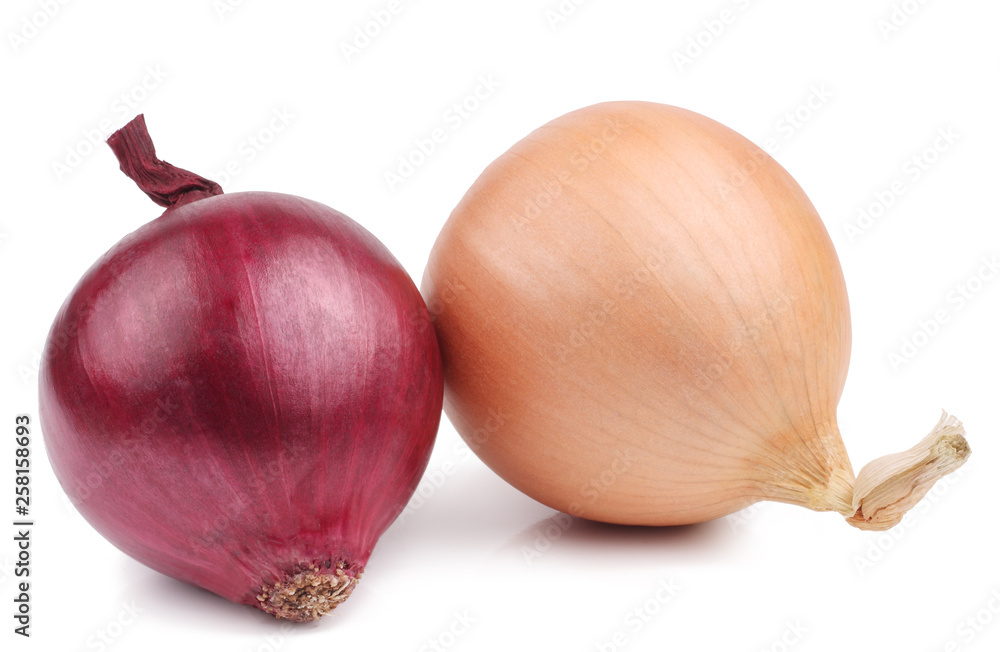 Wall mural onions isolated on white background