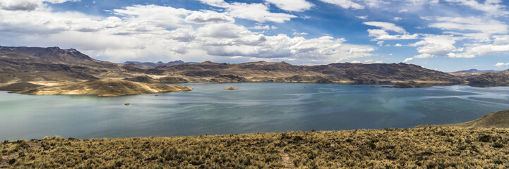 Naklejka premium Lagunillas lake surrounded by mountains