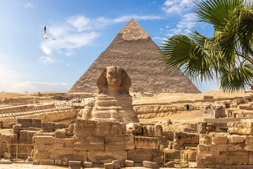 Egyptian pyramids: the Great Sphinx and the Pyramid of Khafre