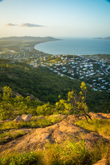 Fototapeta na wymiar Küstenlandschaft Australiens, Blick von einem Berg hinab