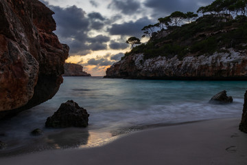 Fototapeta na wymiar Calo des Moro in Mallorca im Morgenlicht