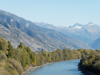 Au fil du Rhône entre Sion, Niedergampel et Rarogne dans le Valais Suisse