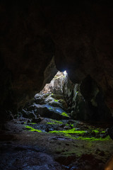 Eingang Ausgang dunkle Höhle