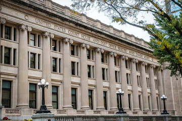 Central Fa&ccedil;ade Birch Bayh Courthouse Indianapolis