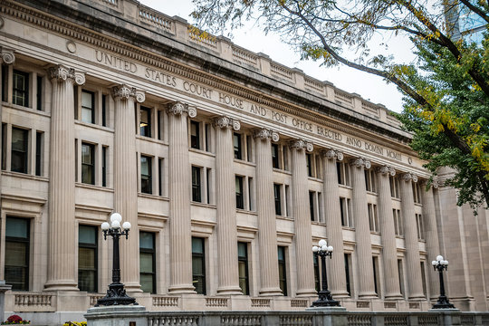 Central Fa&ccedil;ade Birch Bayh Courthouse Indianapolis