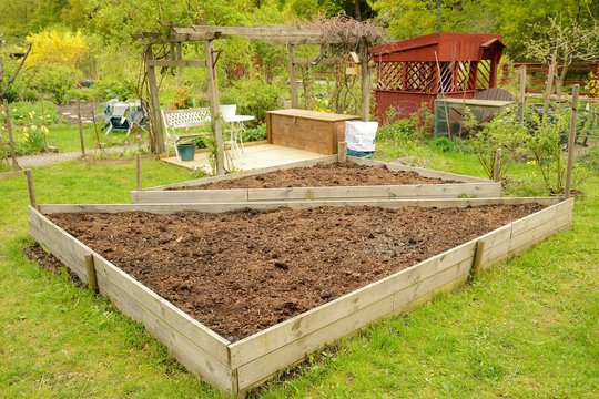 Pallet collars in garden