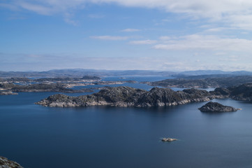Fototapeta na wymiar view of a dam in the mountains