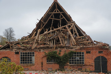 Fototapeta na wymiar house with collapsed roof
