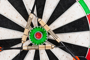 dartboard target with dart