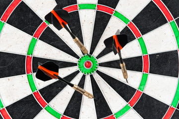 darts target with arrow