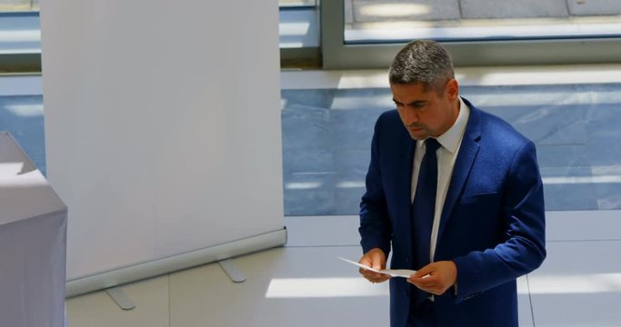 Businessman practicing speech in the office 4k