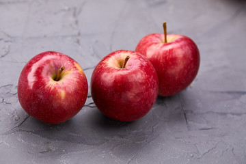 red apples
