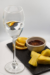 MEZCAL CON GUARNICIÓN