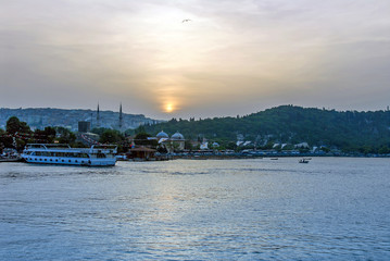 Naklejka premium Istanbul, Turkey, 17 May 2015: Sunset, Golden Horn, Halic, Eyup, Pierloti