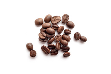 Naklejka premium Roasted coffee beans isolated on white background. Close-up.