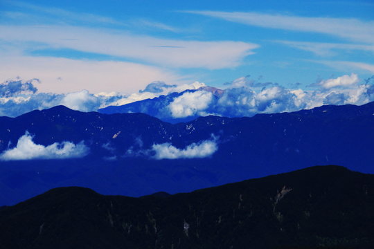 南アルプス光岳への道　縦走路から見える中央アルプス、御嶽山、しらびそ高原