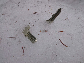 keys lost in the snow