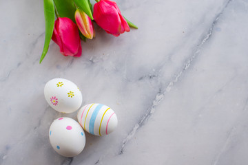 Easter decoration with nest, eggs and spring flowers