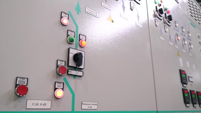 Control cabinet protection and automatic shutdown. Indicators and switches on the front of the electrical cabinet. Text translation: on, off, area, power, alarm, input cell, emergency shutdown.