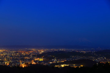 Fototapeta na wymiar 岩手山と夜景