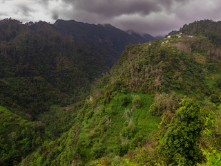 Fototapeta na wymiar Dorf auf dem Berg