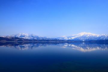 Naklejka premium 青空の田沢湖