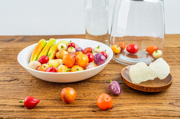 Making five-color small pepper pickled pepper