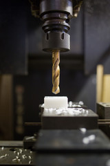 マシニングセンターで部品加工