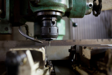 フライス盤で部品加工