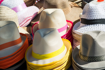 Kolorowe kapelusze © Heroc