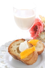 Mango and mascarpone cheese toast on dish