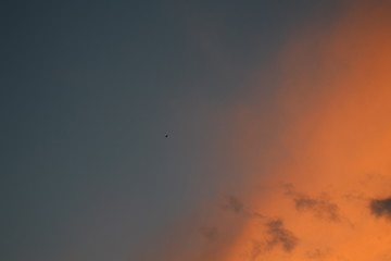 Crepúsculo  no pôr-do-sol 