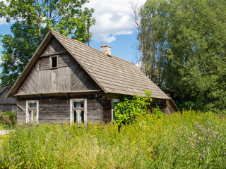 Fototapeta na wymiar very old abandoned house in Poland