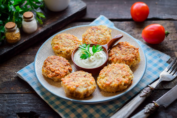 Meatballs as in kindergarten with sour cream.