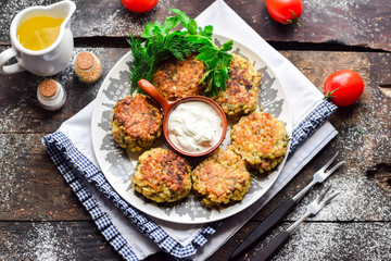 Cutlets from bulgur with greens and sour cream.