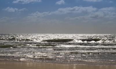 Praia com ondas