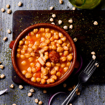garbanzos a la riojana, a spanish chickpeas stew