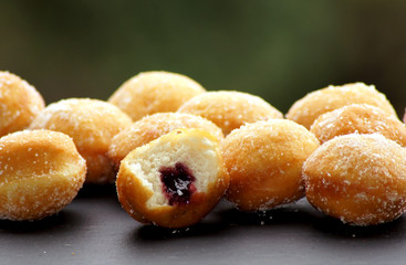 Berliner Pfannkuchen Krapfen mit Zucker
